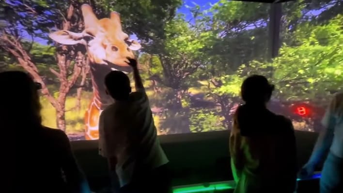 hologramzoo_edited.jpg