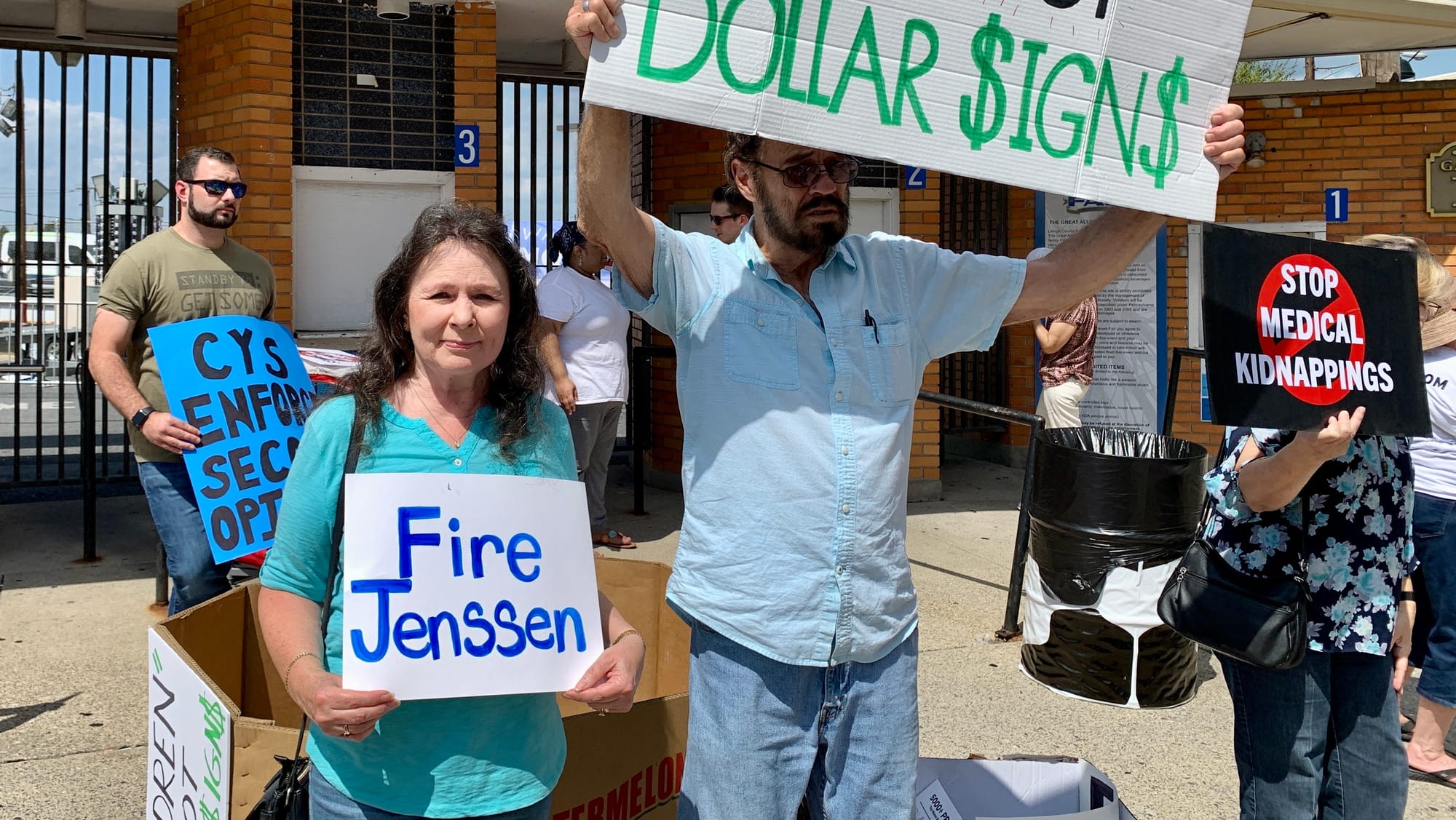 Maryann and Russell Remaley at the protest organized by Parents' Medical Rights Group Greater Lehigh Valley Chapter.