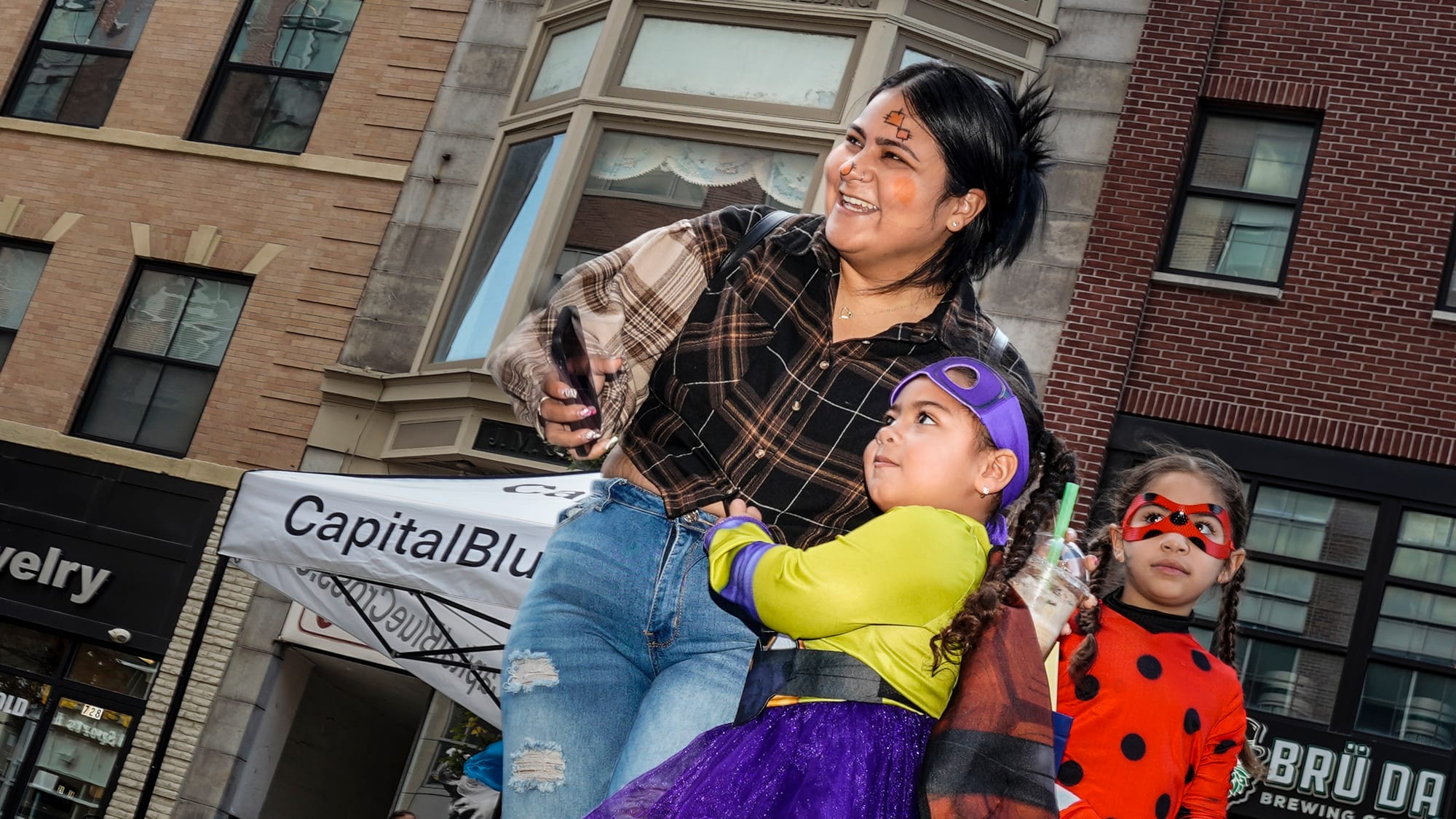 Thousands turn out for the Allentown Halloween festivities. Allentown holds its annual Hallo-weekend 2023 and Allentown Walki