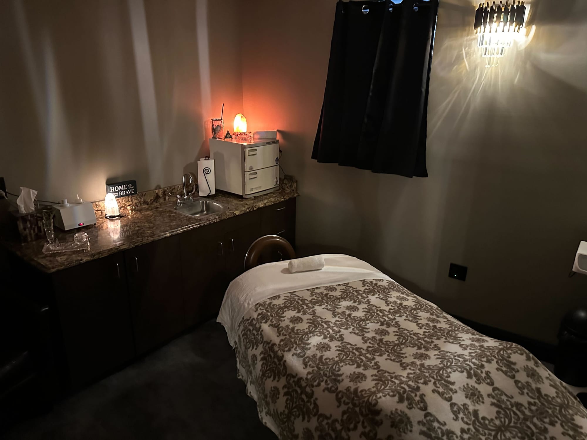Downstairs from the suites is the Steel Magnolia Spa and Salon, featuring maincures, pedicures, body treatments, facials and 