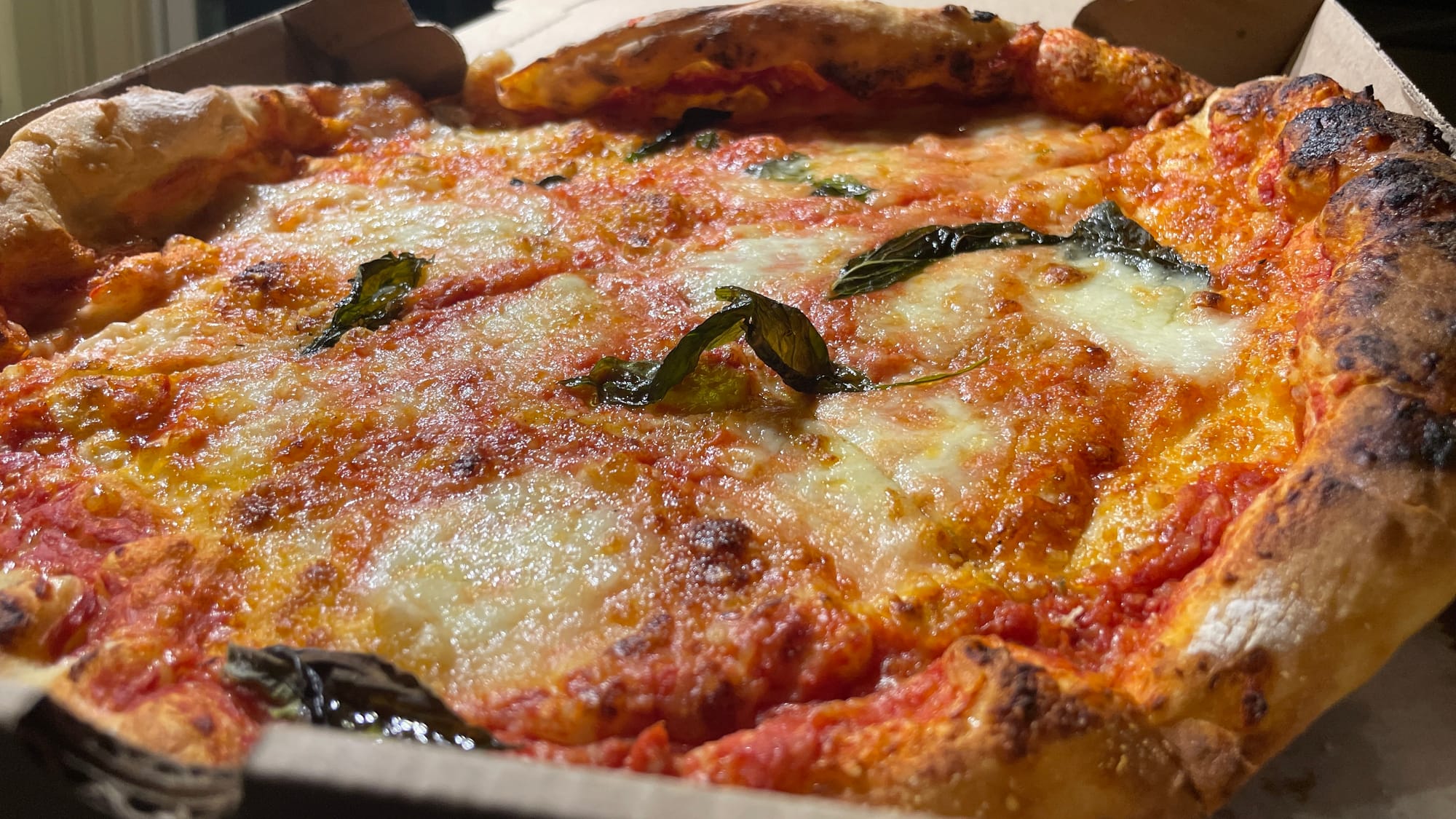 Each Friday and Saturday since November, Andrew Rogers’ Pizzeria has set up shop outside Joe’s Tavern, 12 W. Broad St., in Ce