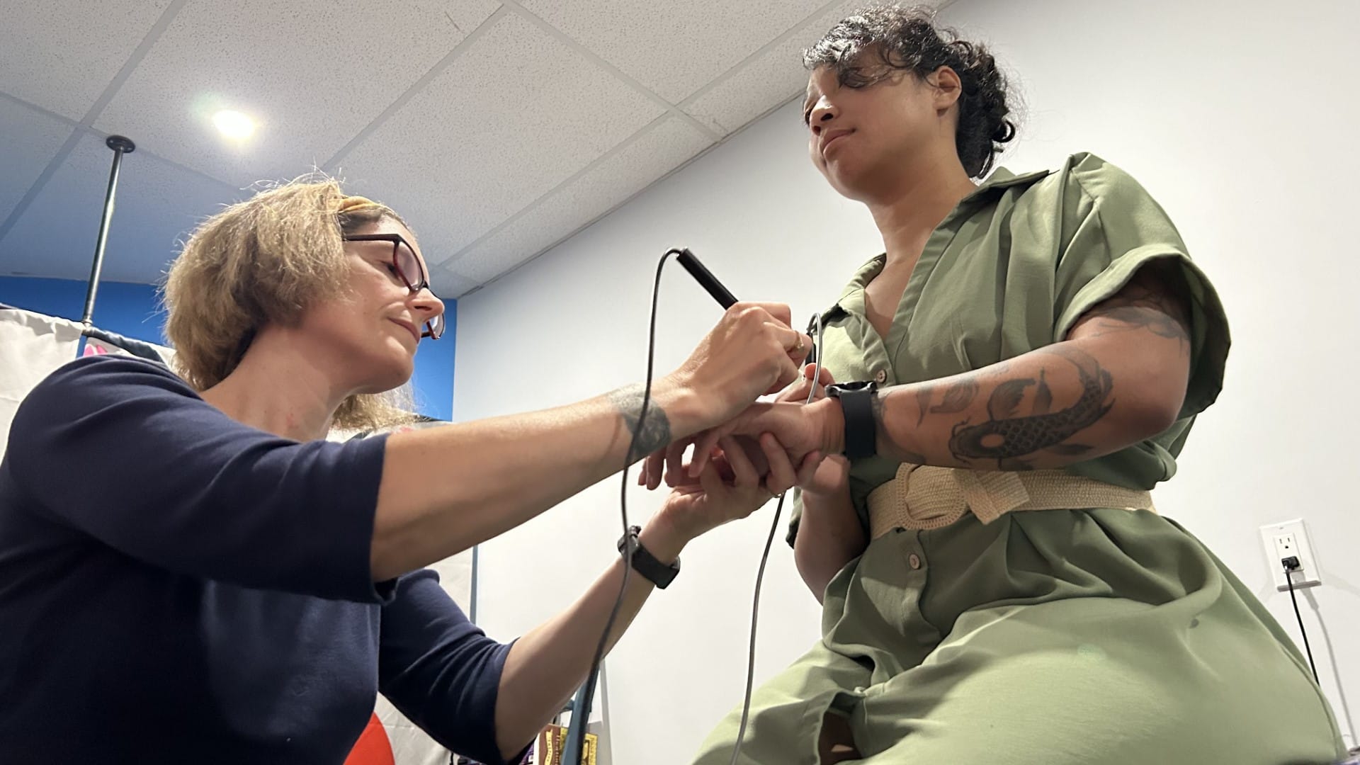 Acupuncturist Ilyse Garber uses new technology called an acugraph.