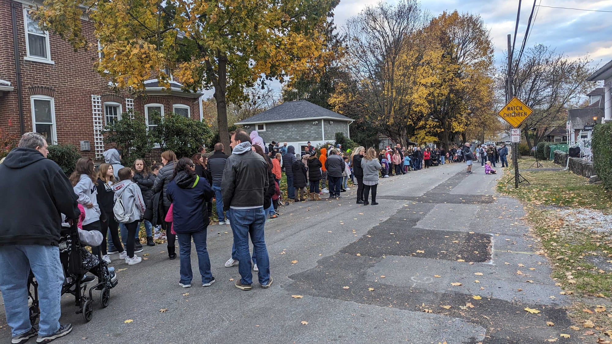 The crowd starts to file in before Opening Night of the Lights in Greenawalds.