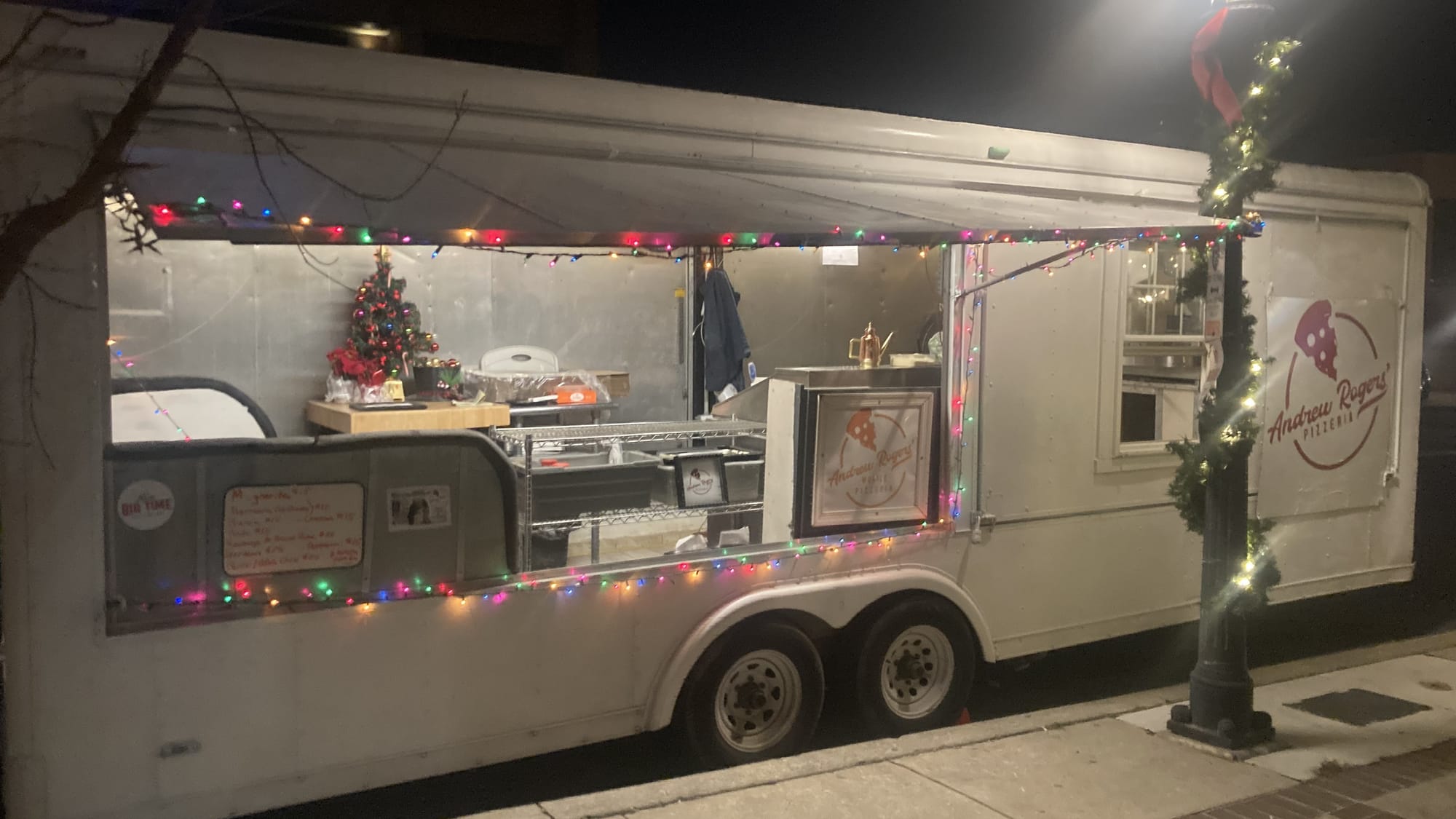Each Friday and Saturday since November, Andrew Rogers’ Pizzeria has set up shop outside Joe’s Tavern, 12 W. Broad St., in Ce