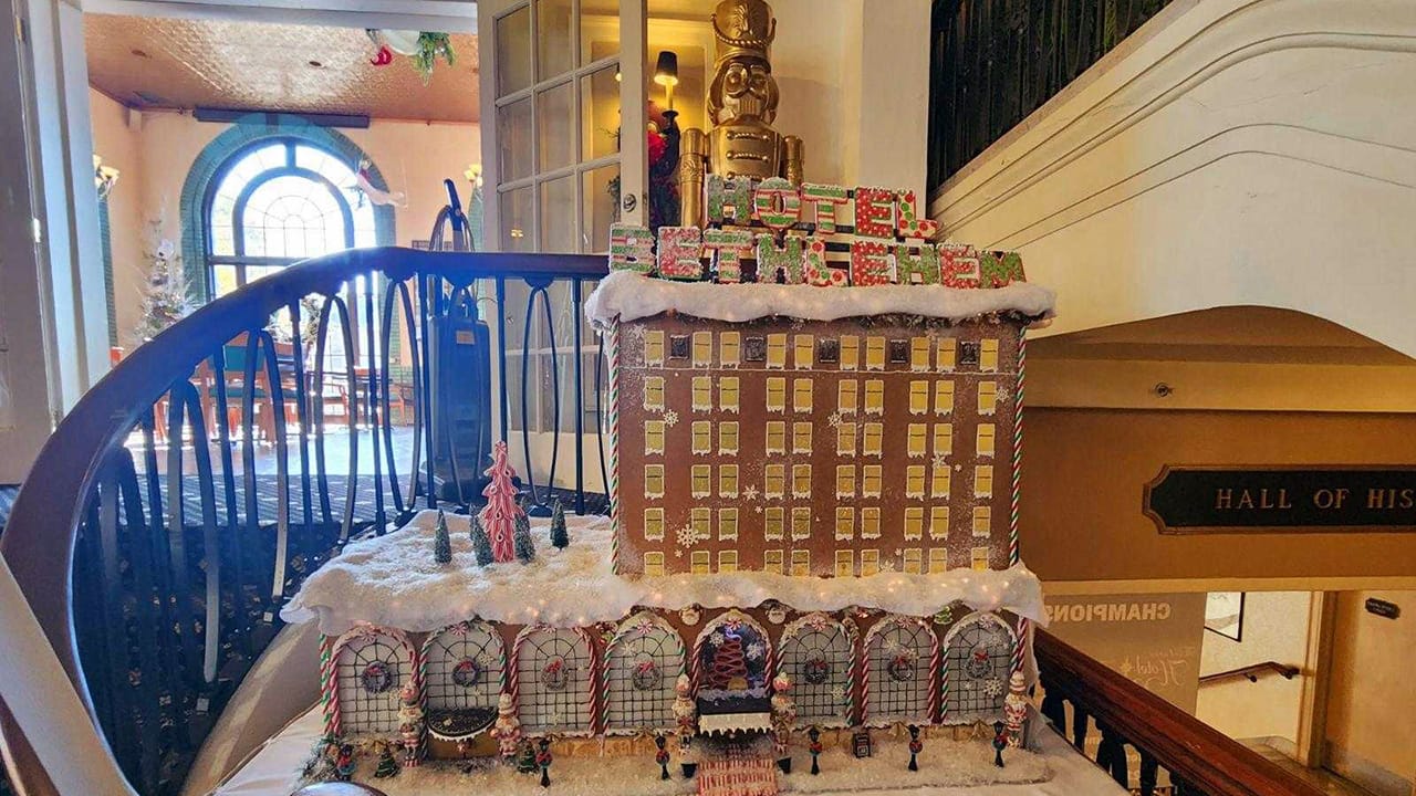 For the first time in more than a decade, Historic Hotel Bethlehem worked with a new interior designer to deck the halls. Int
