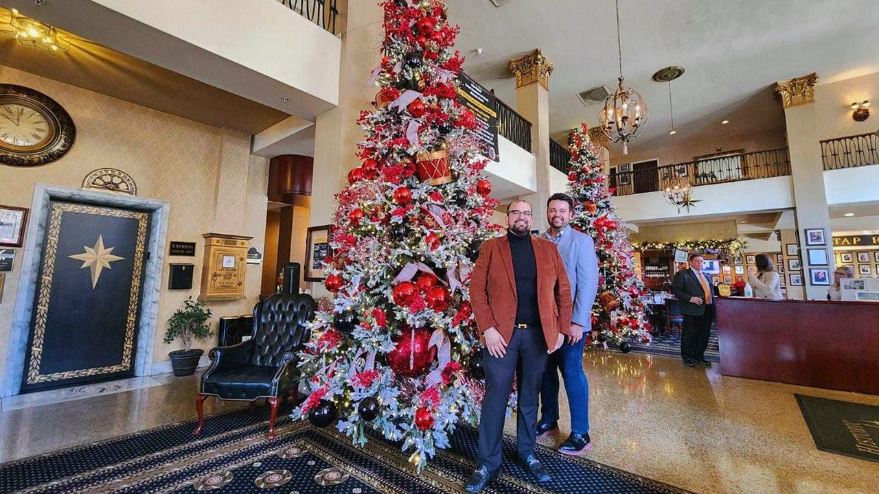 For the first time in more than a decade, Historic Hotel Bethlehem worked with a new interior designer to deck the halls. Int