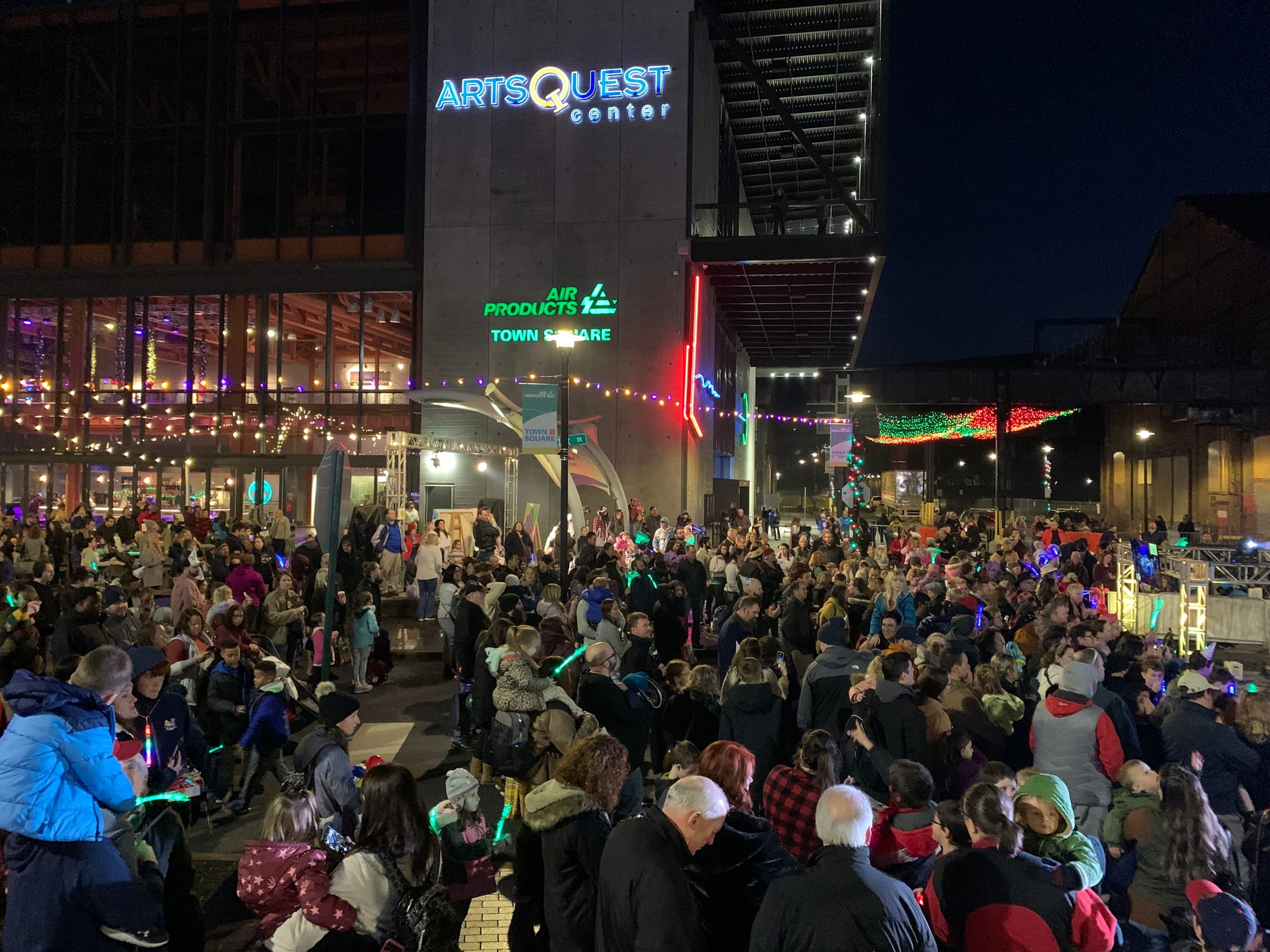 The crowd before the Peeps Chick Drop at the first night of PeepsFest.