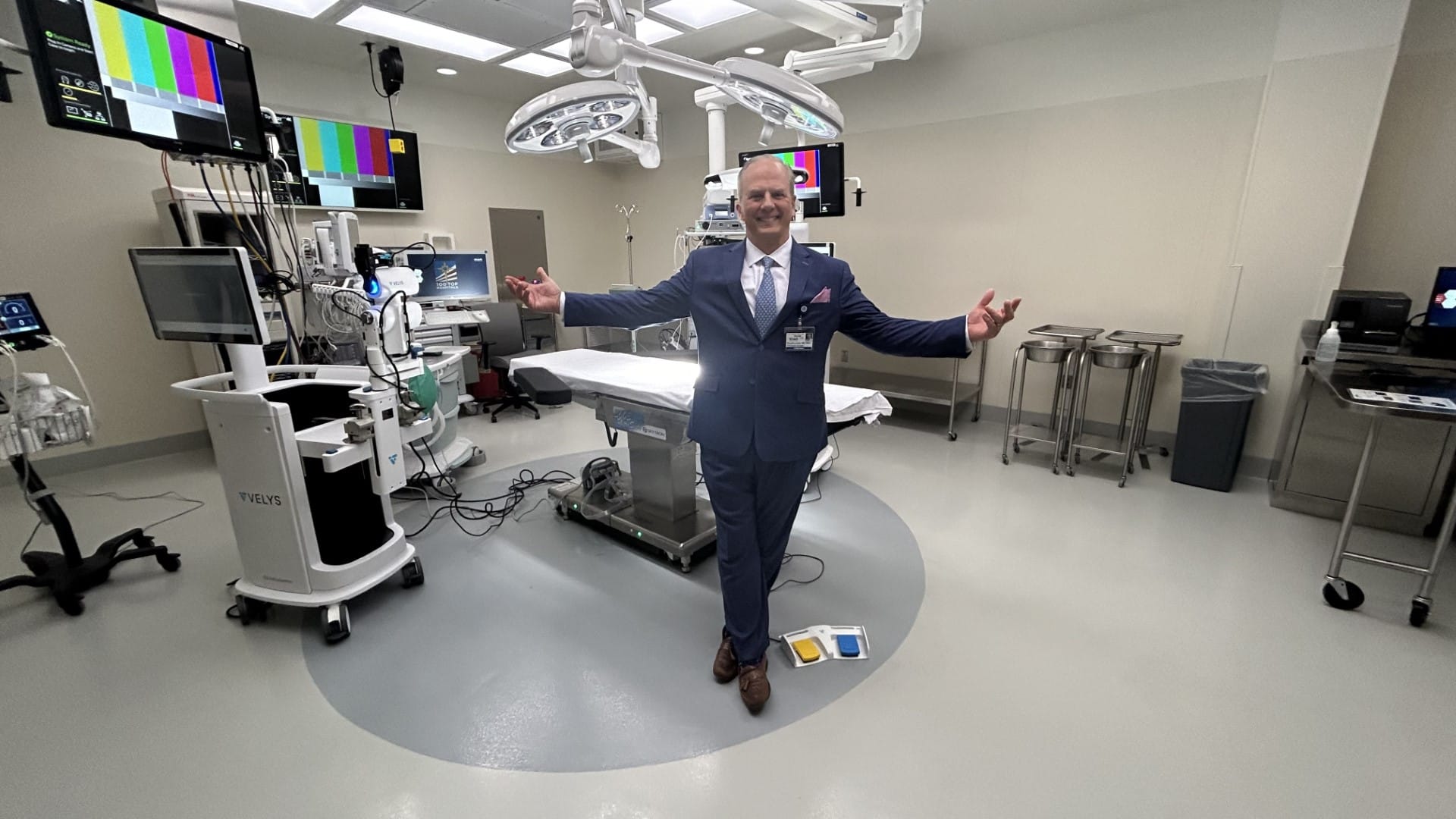 Dr. Douglas Lundy, St. Luke’s Chairman of Orthopedic, shows off new orthopedic hospital operating rooms at St. Luke’s Univers