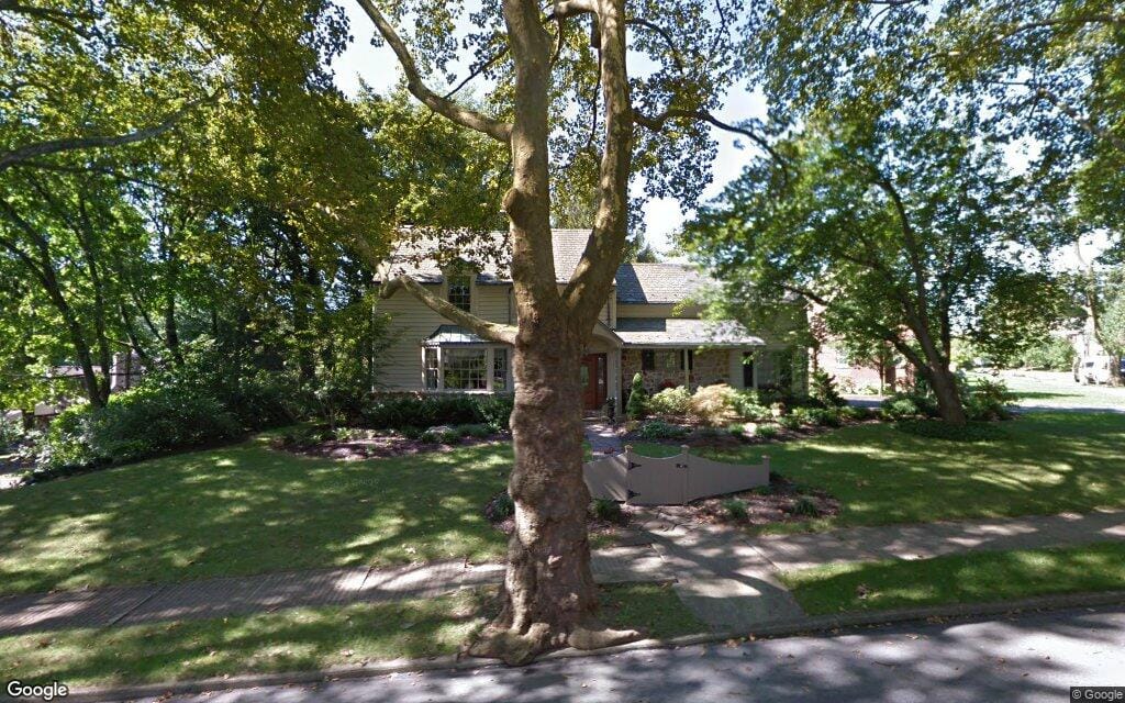 $695K, single-family residence at 2033 Sycamore Street 